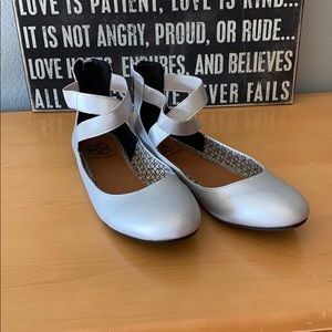 Size 8.5 Daisy Fuentes ballet-style flat